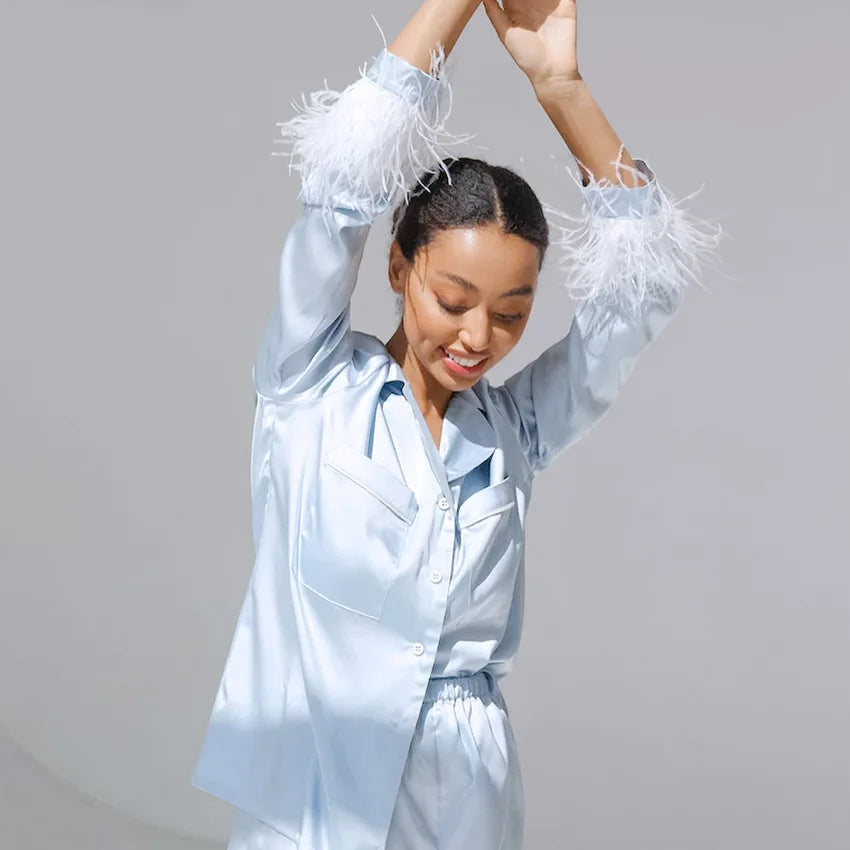 Silky women's pyjamas with feathery sleeves
