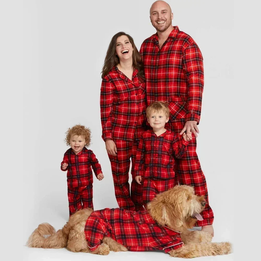 Plaid pyjamas for family and dog – Maximum comfort, classic look, and sizes for everyone