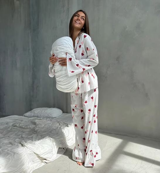 Stylish women's long sleeve cotton pyjamas with heart print